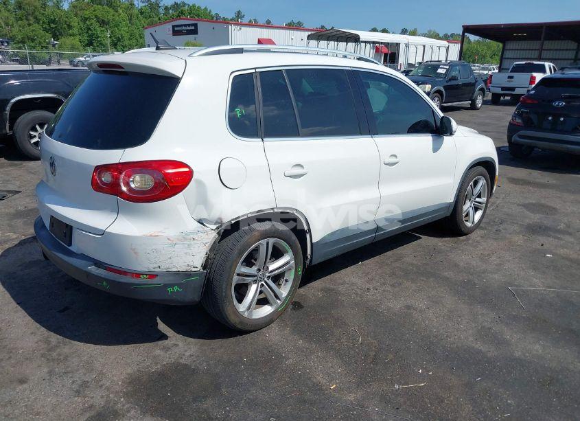 Photo 4 of 2011 Volkswagen Tiguan SE (VIN WVGAV7AX5BW549683)