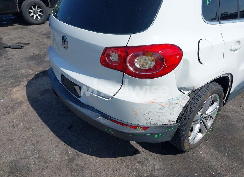 Photo 6 of 2011 Volkswagen Tiguan SE (VIN WVGAV7AX5BW549683)