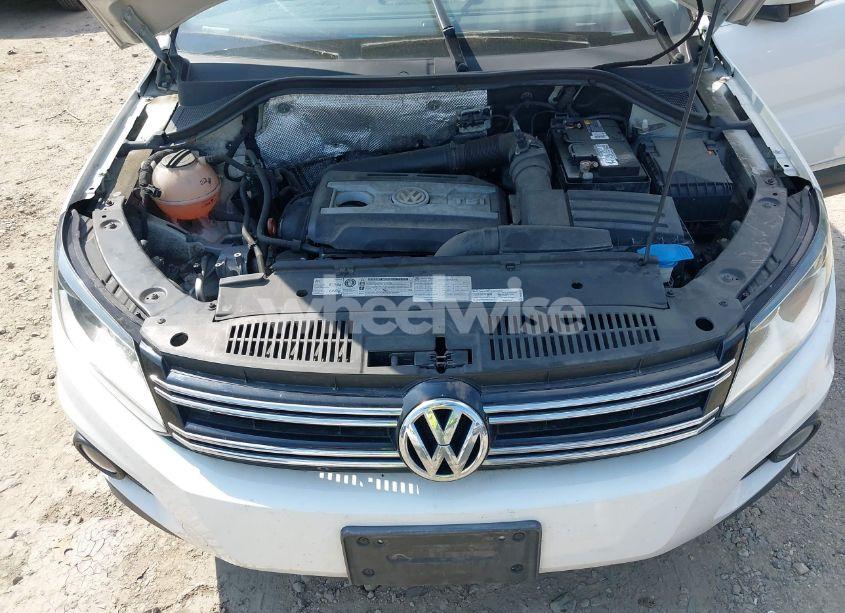 Photo 10 of 2012 Volkswagen Tiguan SE (VIN WVGAV7AX5CW517186)