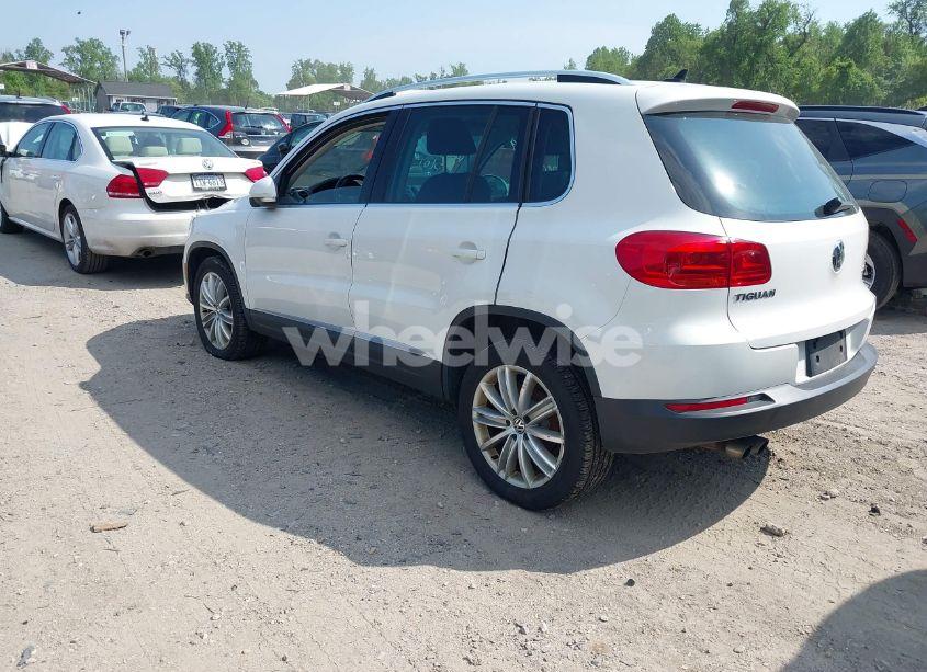 Photo 3 of 2012 Volkswagen Tiguan SE (VIN WVGAV7AX5CW517186)