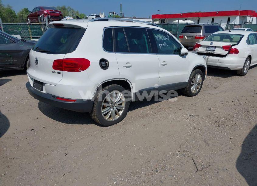 Photo 4 of 2012 Volkswagen Tiguan SE (VIN WVGAV7AX5CW517186)