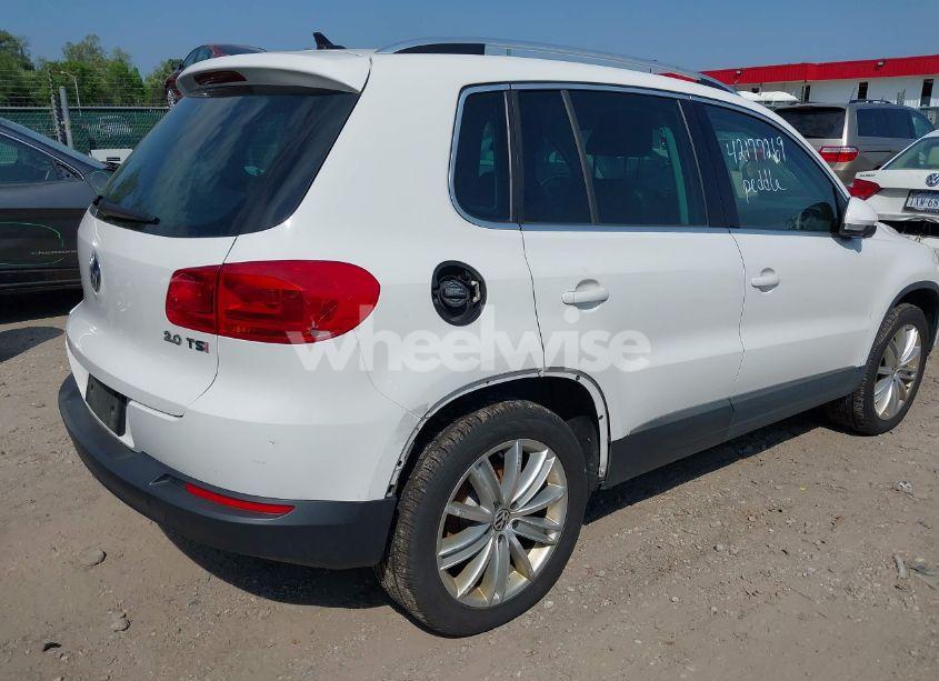 Photo 6 of 2012 Volkswagen Tiguan SE (VIN WVGAV7AX5CW517186)