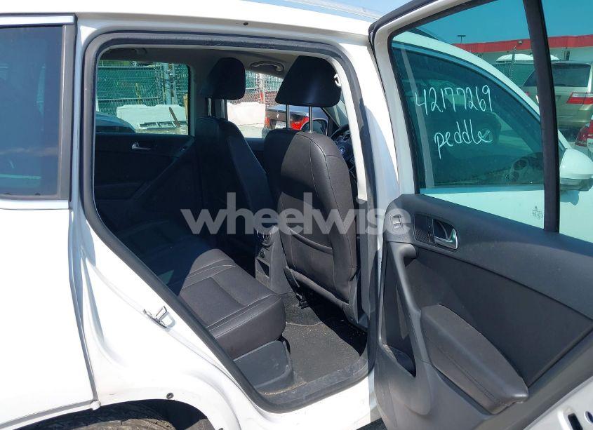 Photo 8 of 2012 Volkswagen Tiguan SE (VIN WVGAV7AX5CW517186)