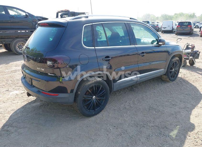 Photo 4 of 2012 Volkswagen Tiguan SE (VIN WVGAV7AX5CW544968)