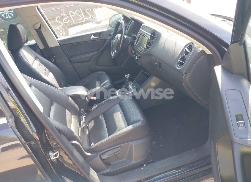 Photo 5 of 2012 Volkswagen Tiguan SE (VIN WVGAV7AX5CW544968)