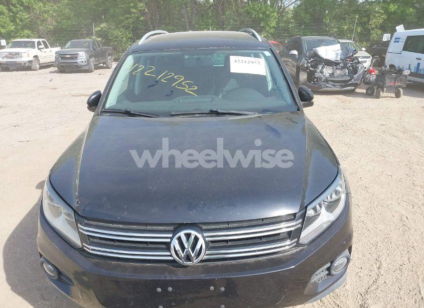 Photo 6 of 2012 Volkswagen Tiguan SE (VIN WVGAV7AX5CW544968)