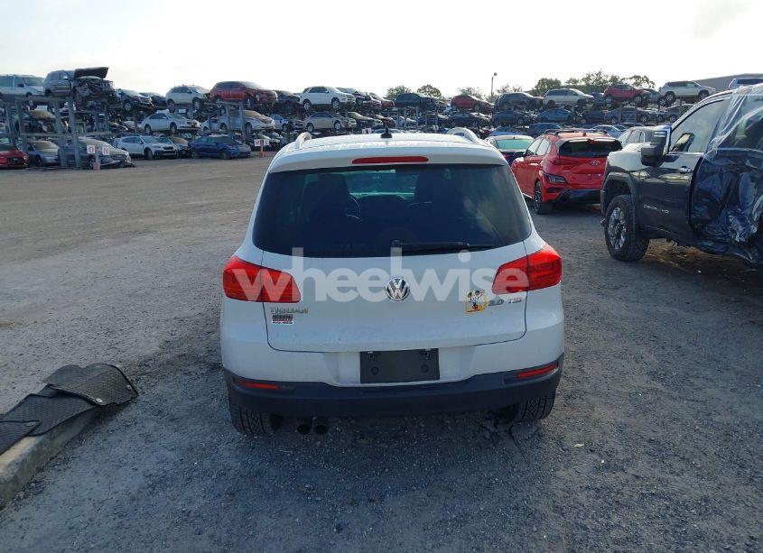 Photo 16 of 2013 Volkswagen Tiguan SE (VIN WVGAV7AX5DW545202)