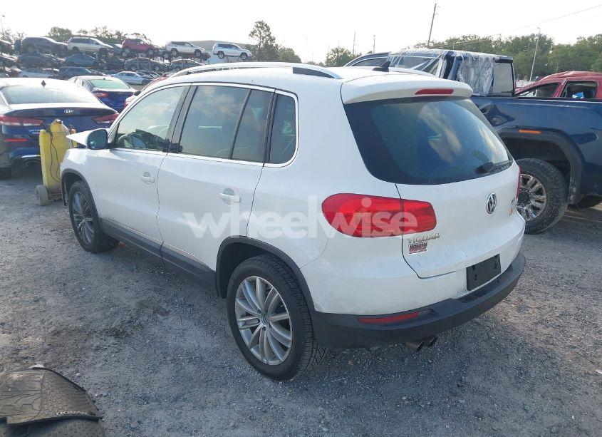 Photo 3 of 2013 Volkswagen Tiguan SE (VIN WVGAV7AX5DW545202)