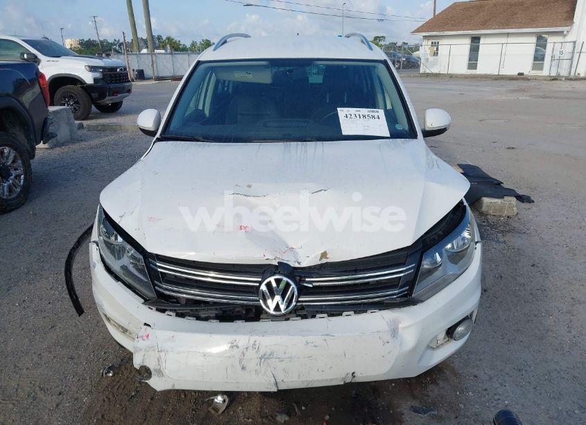 Photo 6 of 2013 Volkswagen Tiguan SE (VIN WVGAV7AX5DW545202)