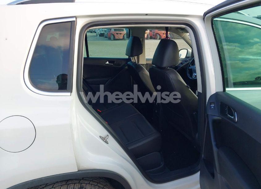 Photo 8 of 2013 Volkswagen Tiguan SE (VIN WVGAV7AX5DW545202)