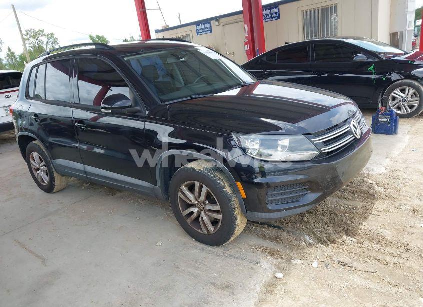 2016 Volkswagen Tiguan S (VIN WVGAV7AX5GW554163) main photo