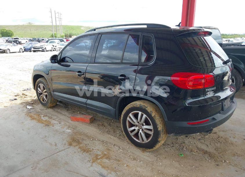 Photo 3 of 2016 Volkswagen Tiguan S (VIN WVGAV7AX5GW554163)