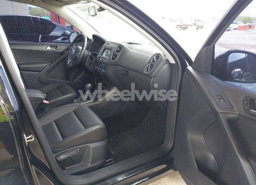 Photo 5 of 2016 Volkswagen Tiguan S (VIN WVGAV7AX5GW554163)