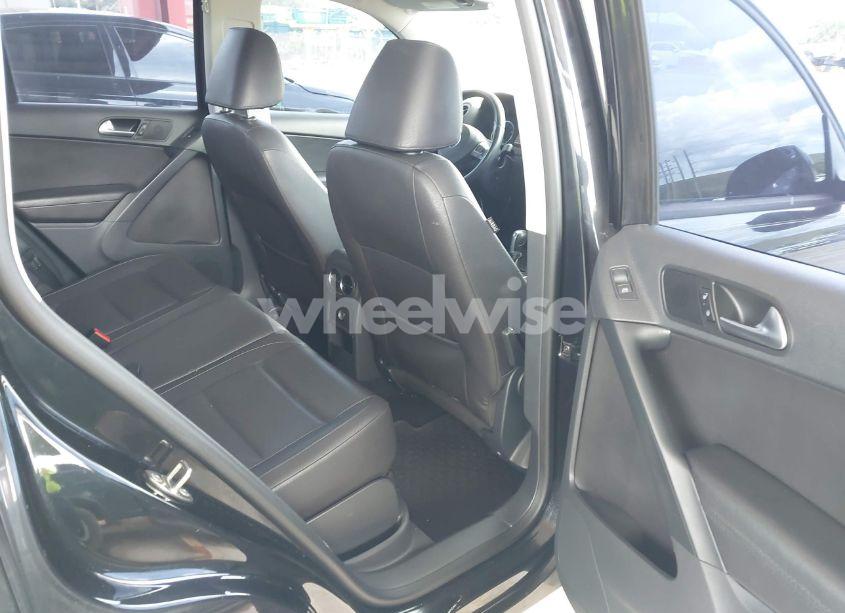 Photo 8 of 2016 Volkswagen Tiguan S (VIN WVGAV7AX5GW554163)