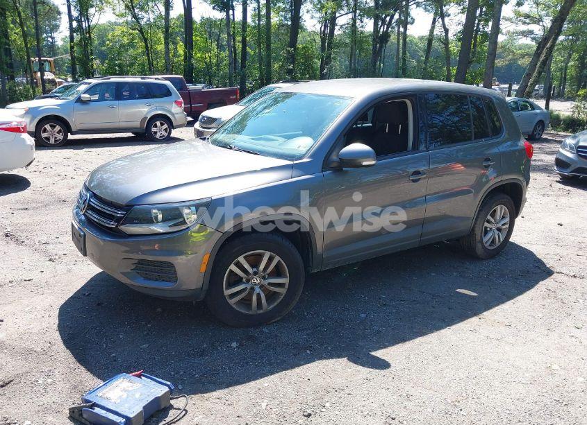 Photo 2 of 2012 Volkswagen Tiguan S (VIN WVGAV7AX6CW000592)