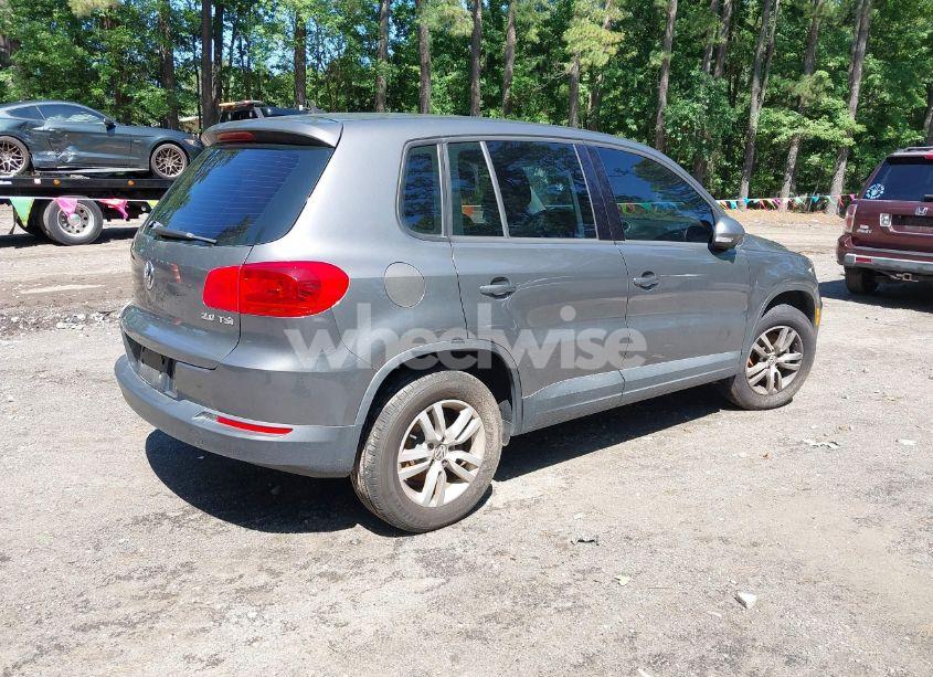 Photo 4 of 2012 Volkswagen Tiguan S (VIN WVGAV7AX6CW000592)