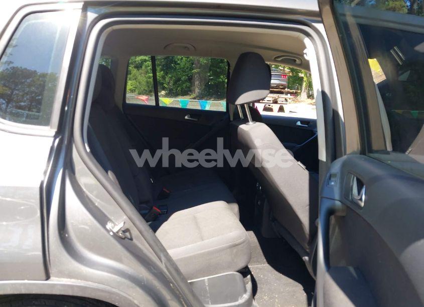 Photo 8 of 2012 Volkswagen Tiguan S (VIN WVGAV7AX6CW000592)