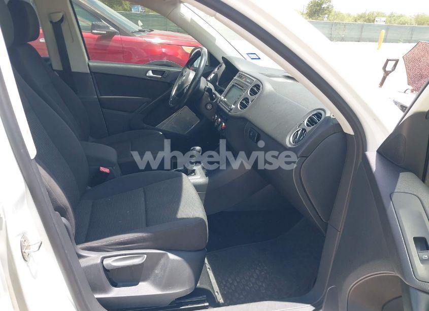 Photo 5 of 2015 Volkswagen Tiguan S (VIN WVGAV7AX6FW529397)