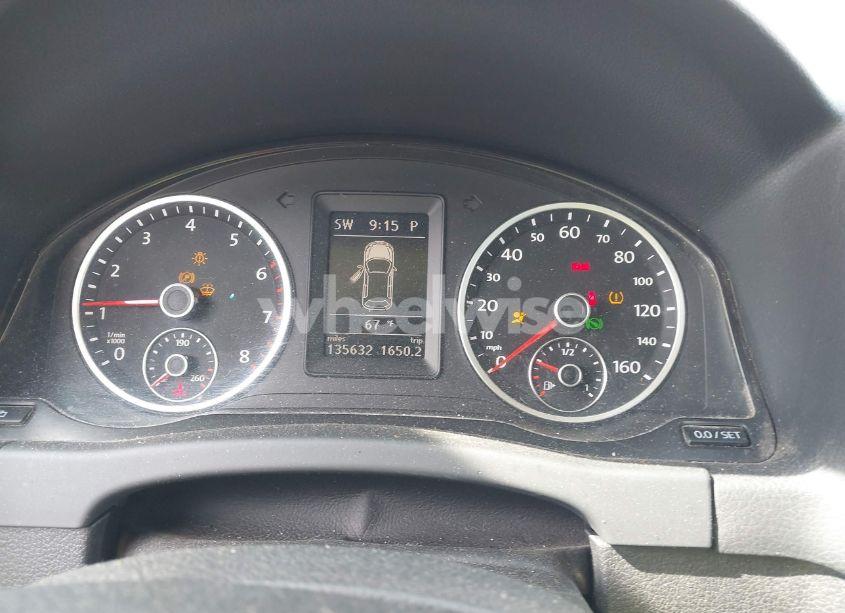 Photo 7 of 2010 Volkswagen Tiguan SE (VIN WVGAV7AX7AW501682)