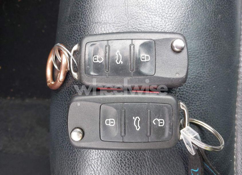 Photo 11 of 2011 Volkswagen Tiguan SEL (VIN WVGAV7AX7BW516541)