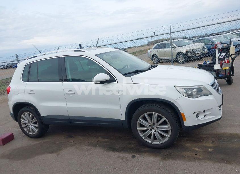 Photo 13 of 2011 Volkswagen Tiguan SEL (VIN WVGAV7AX7BW516541)