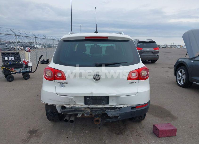 Photo 16 of 2011 Volkswagen Tiguan SEL (VIN WVGAV7AX7BW516541)