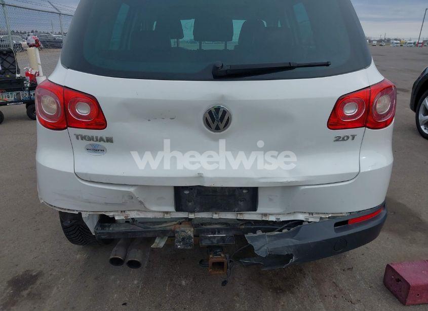 Photo 6 of 2011 Volkswagen Tiguan SEL (VIN WVGAV7AX7BW516541)