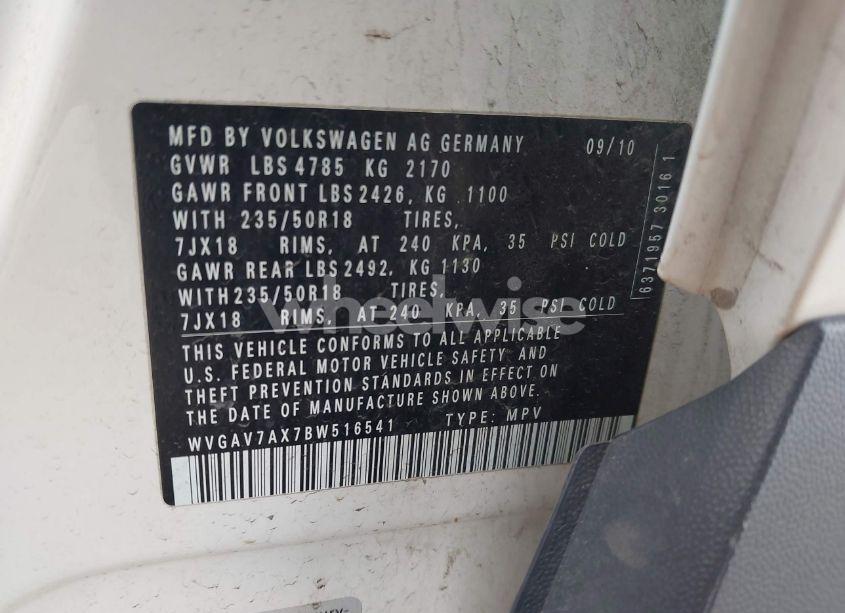 Photo 9 of 2011 Volkswagen Tiguan SEL (VIN WVGAV7AX7BW516541)