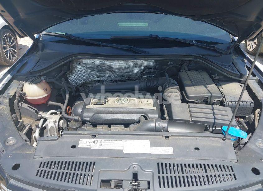 Photo 10 of 2012 Volkswagen Tiguan SE (VIN WVGAV7AX7CW534703)