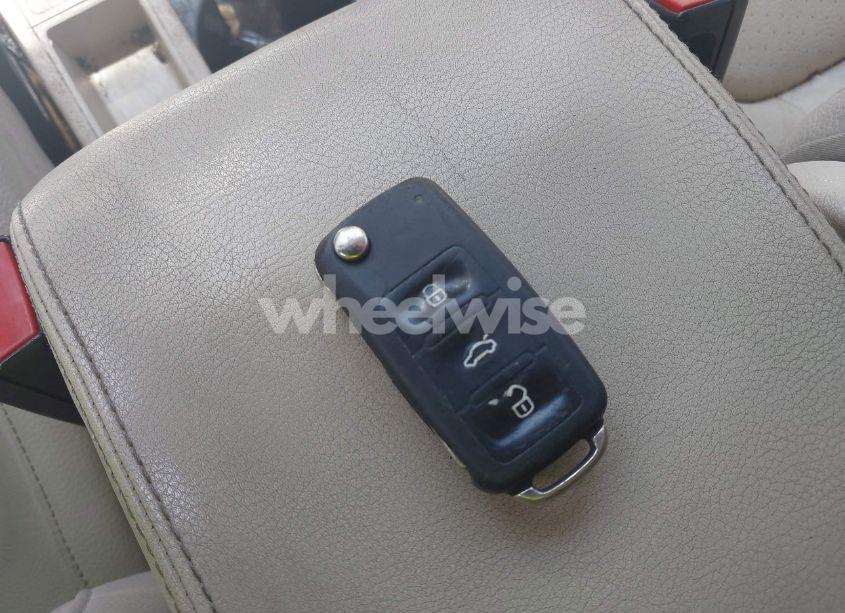 Photo 11 of 2012 Volkswagen Tiguan SE (VIN WVGAV7AX7CW534703)