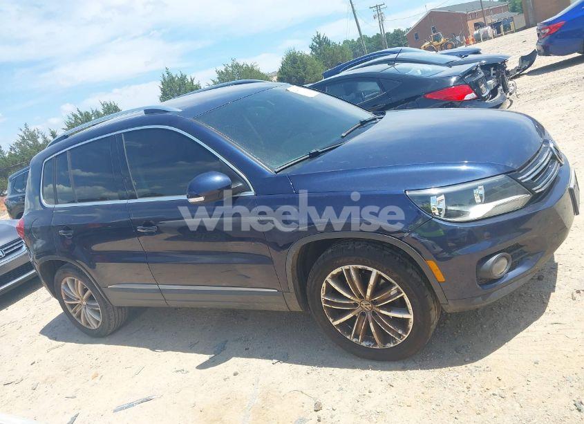 Photo 13 of 2012 Volkswagen Tiguan SE (VIN WVGAV7AX7CW534703)