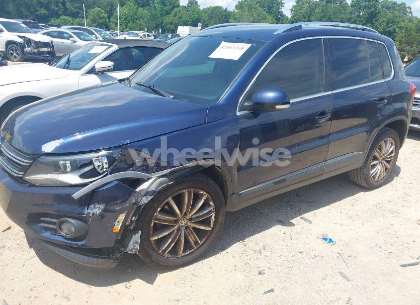 Photo 2 of 2012 Volkswagen Tiguan SE (VIN WVGAV7AX7CW534703)