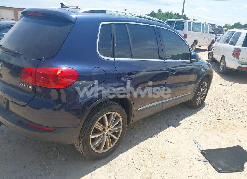 Photo 4 of 2012 Volkswagen Tiguan SE (VIN WVGAV7AX7CW534703)
