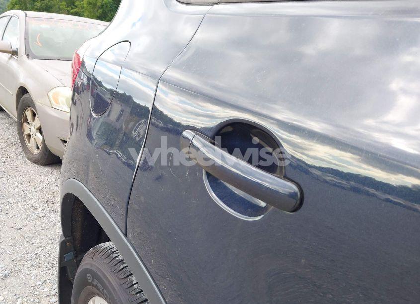 Photo 18 of 2015 Volkswagen Tiguan S (VIN WVGAV7AX7FW524211)