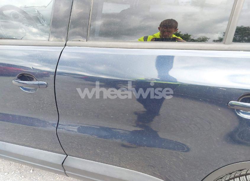 Photo 19 of 2015 Volkswagen Tiguan S (VIN WVGAV7AX7FW524211)