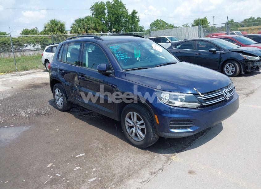 2016 Volkswagen Tiguan S (VIN WVGAV7AX7GW599475) main photo