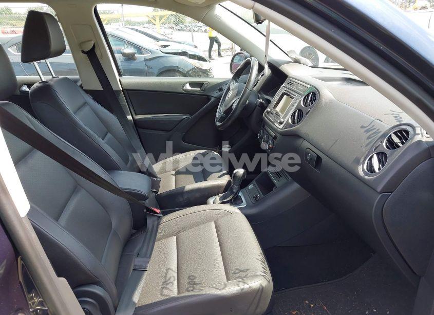 Photo 5 of 2016 Volkswagen Tiguan S (VIN WVGAV7AX7GW599475)