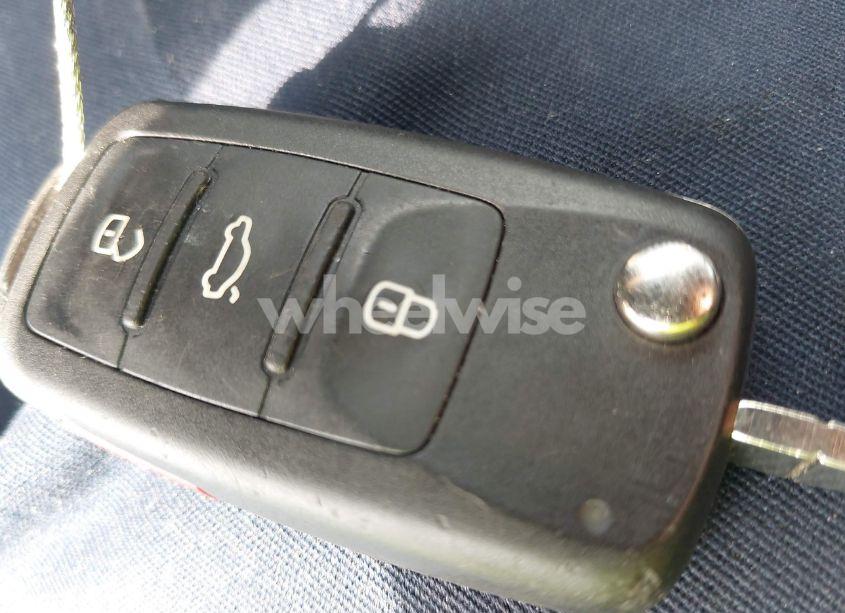 Photo 11 of 2018 Volkswagen Tiguan LIMITED 2.0T (VIN WVGAV7AX7JK001822)