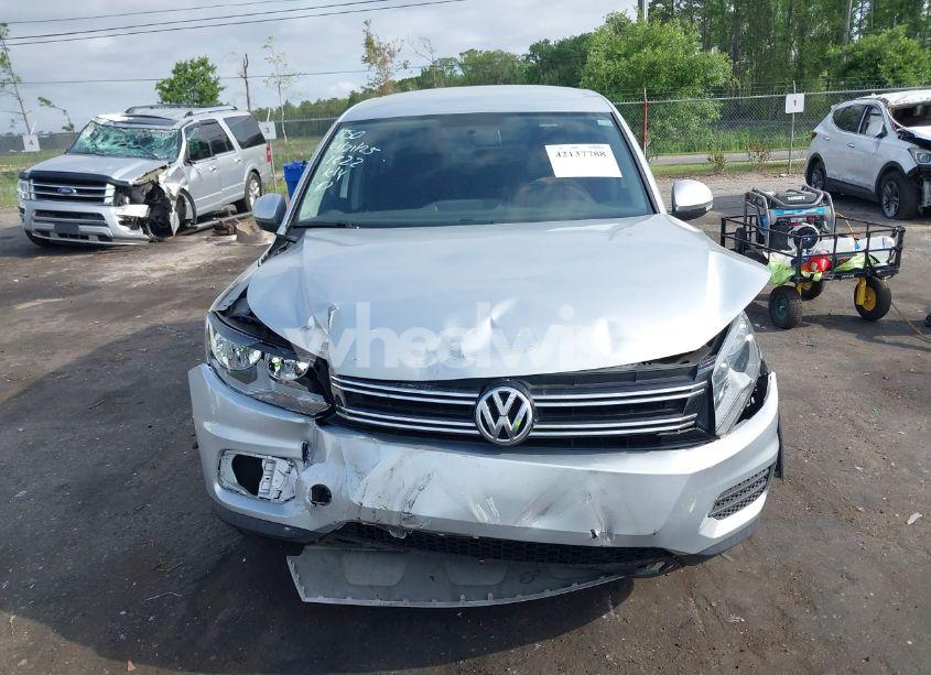 Photo 12 of 2018 Volkswagen Tiguan LIMITED 2.0T (VIN WVGAV7AX7JK001822)