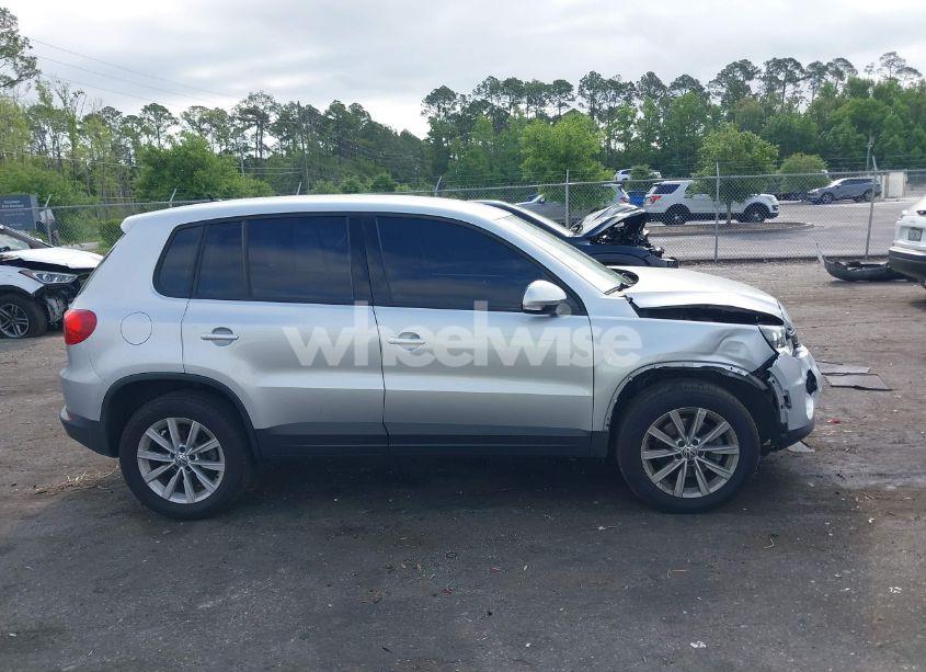 Photo 13 of 2018 Volkswagen Tiguan LIMITED 2.0T (VIN WVGAV7AX7JK001822)