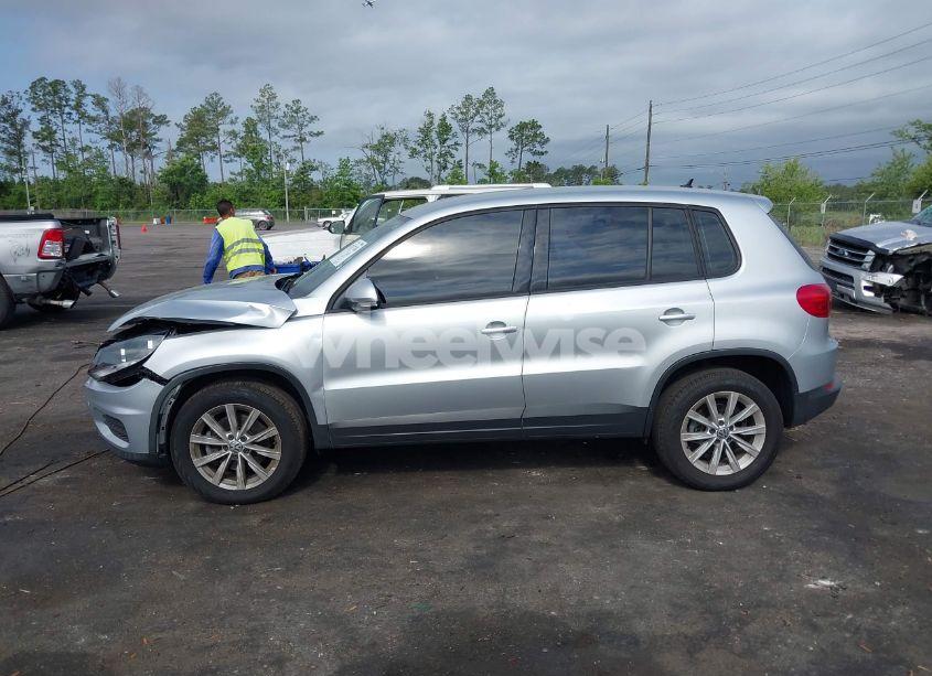 Photo 14 of 2018 Volkswagen Tiguan LIMITED 2.0T (VIN WVGAV7AX7JK001822)