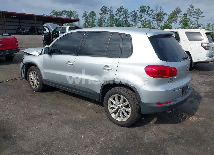 Photo 3 of 2018 Volkswagen Tiguan LIMITED 2.0T (VIN WVGAV7AX7JK001822)