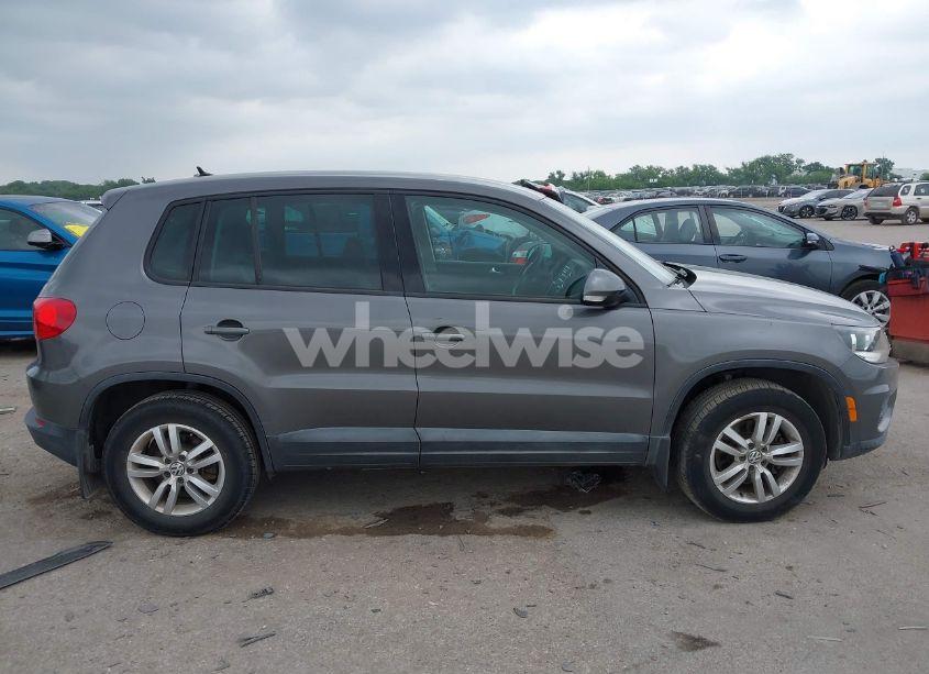 Photo 13 of 2012 Volkswagen Tiguan LE (VIN WVGAV7AX8CW004451)