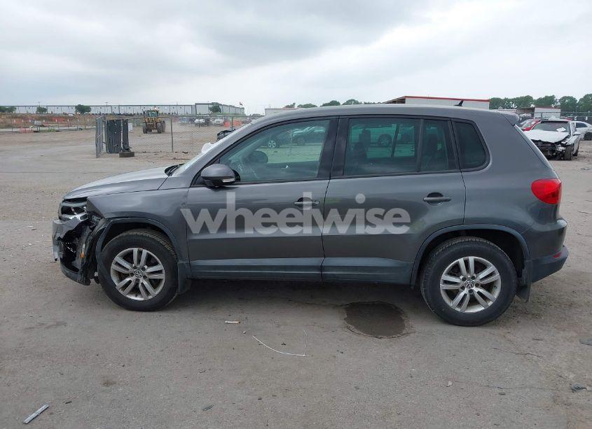 Photo 14 of 2012 Volkswagen Tiguan LE (VIN WVGAV7AX8CW004451)
