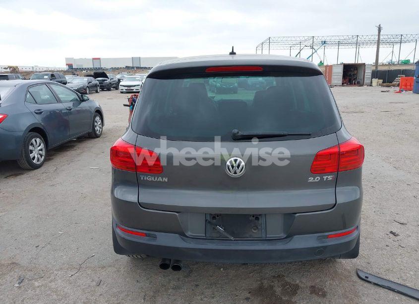 Photo 16 of 2012 Volkswagen Tiguan LE (VIN WVGAV7AX8CW004451)