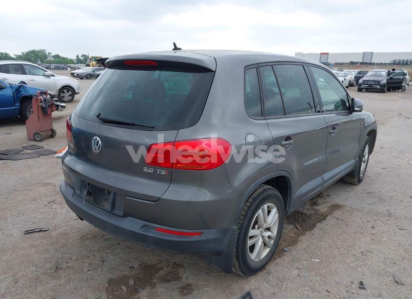 Photo 4 of 2012 Volkswagen Tiguan LE (VIN WVGAV7AX8CW004451)
