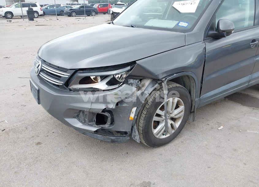 Photo 6 of 2012 Volkswagen Tiguan LE (VIN WVGAV7AX8CW004451)