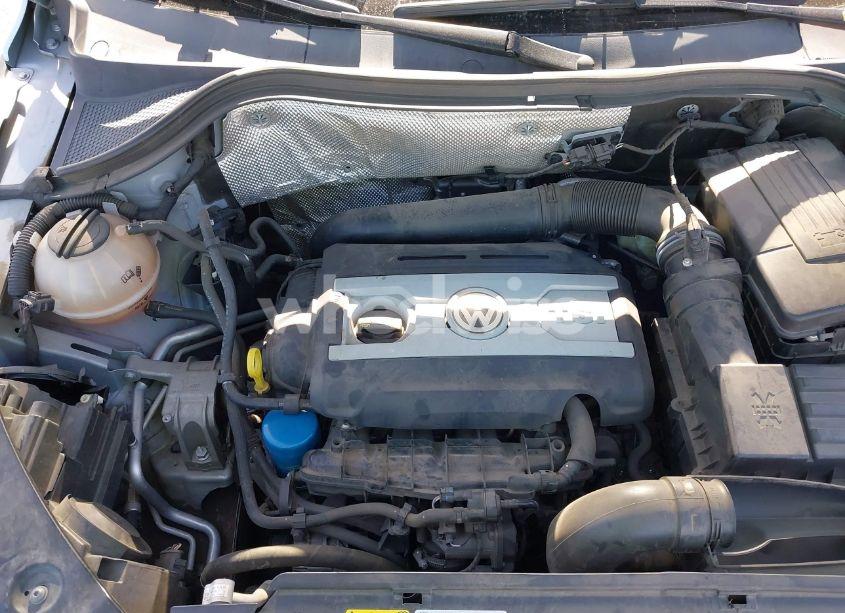 Photo 10 of 2015 Volkswagen Tiguan S (VIN WVGAV7AX8FW543639)