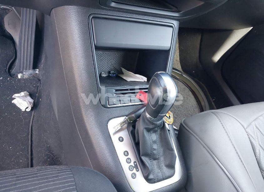 Photo 11 of 2015 Volkswagen Tiguan S (VIN WVGAV7AX8FW543639)