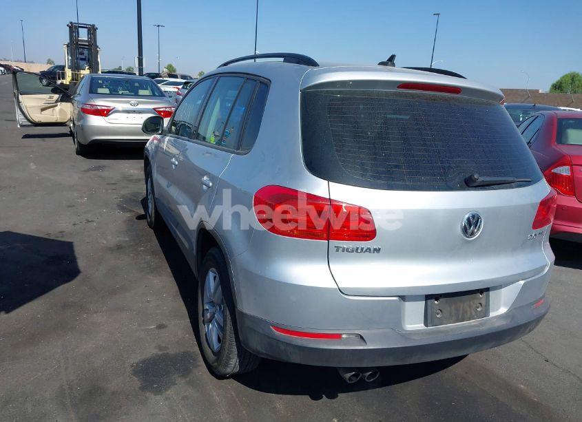 Photo 3 of 2015 Volkswagen Tiguan S (VIN WVGAV7AX8FW543639)
